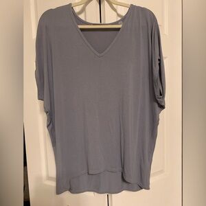 T Tahari Women’s V-neck Dolman Sleeve Tee, Large, Good Condition